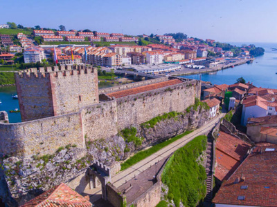 El Castillo de San Vicente de la Barquera